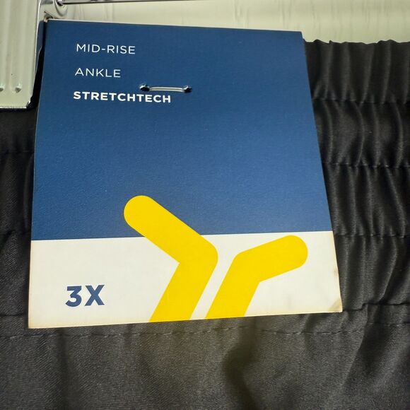 Old Navy Women's Stretchtech Mid Rise Ankle Cargo Jogger Pants Black Size 3X NWT - Picture 4 of 11